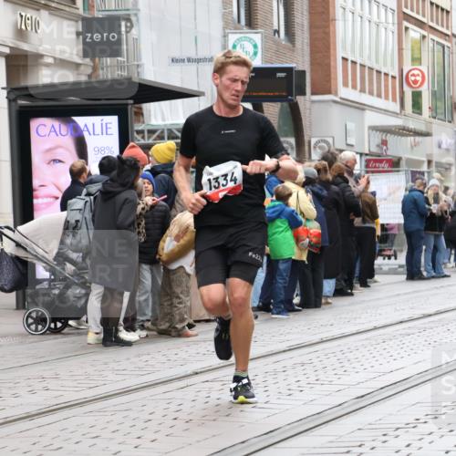 05.10.2025 - 20. swb-Marathon Bremen Strokosch-Dieckow http://msf.ph/oto/9293276 05.10.2025 12:44:56 Ziel 593, 1155, 1334, 1969, 593, 1155, 1334, 1969 meine-sportfotos.de