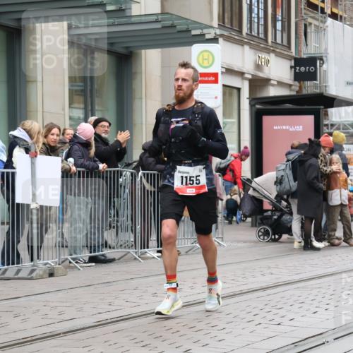 05.10.2025 - 20. swb-Marathon Bremen Strokosch-Dieckow http://msf.ph/oto/9293305 05.10.2025 12:45:01 Ziel 593, 1155, 1334, 1969, 593, 1155, 1334, 1969 meine-sportfotos.de
