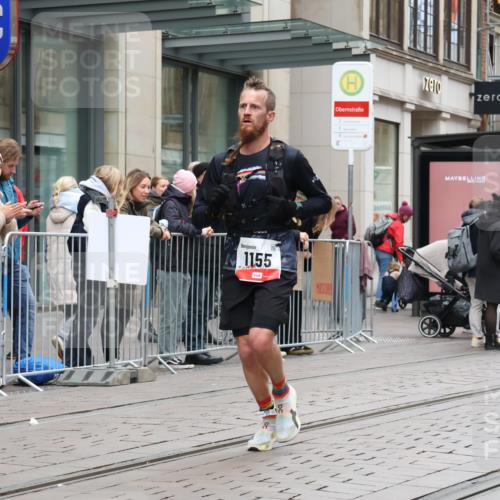 05.10.2025 - 20. swb-Marathon Bremen Strokosch-Dieckow http://msf.ph/oto/9293311 05.10.2025 12:45:02 Ziel 593, 1155, 1334, 1969, 593, 1155, 1334, 1969 meine-sportfotos.de