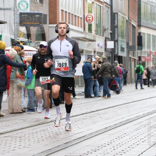 05.10.2025 - 20. swb-Marathon Bremen Strokosch-Dieckow http://msf.ph/oto/9293322 05.10.2025 12:45:09 Ziel 593, 1969, 593, 1969 meine-sportfotos.de