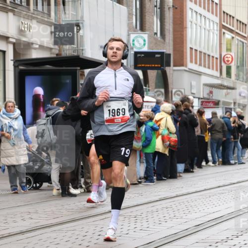 05.10.2025 - 20. swb-Marathon Bremen Strokosch-Dieckow http://msf.ph/oto/9293335 05.10.2025 12:45:10 Ziel 593, 1969, 593, 1969 meine-sportfotos.de