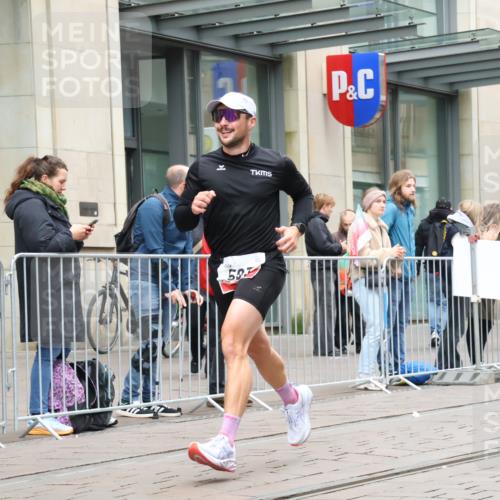 05.10.2025 - 20. swb-Marathon Bremen Strokosch-Dieckow http://msf.ph/oto/9293363 05.10.2025 12:45:13 Ziel 593, 1969, 593, 1969 meine-sportfotos.de