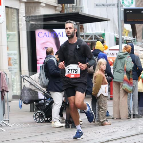 05.10.2025 - 20. swb-Marathon Bremen Strokosch-Dieckow http://msf.ph/oto/9293383 05.10.2025 12:45:39 Ziel 758, 1668, 2179, 758, 1668, 2179 meine-sportfotos.de