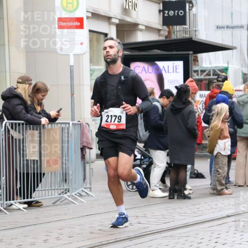 05.10.2025 - 20. swb-Marathon Bremen Strokosch-Dieckow http://msf.ph/oto/9293393 05.10.2025 12:45:39 Ziel 758, 1668, 2179, 758, 1668, 2179 meine-sportfotos.de
