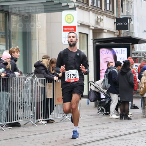 05.10.2025 - 20. swb-Marathon Bremen Strokosch-Dieckow http://msf.ph/oto/9293397 05.10.2025 12:45:40 Ziel 758, 1668, 2179, 758, 1668, 2179 meine-sportfotos.de