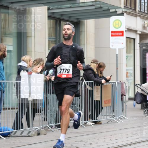 05.10.2025 - 20. swb-Marathon Bremen Strokosch-Dieckow http://msf.ph/oto/9293408 05.10.2025 12:45:40 Ziel 758, 1668, 2179, 758, 1668, 2179 meine-sportfotos.de