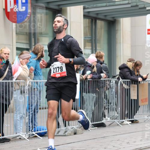 05.10.2025 - 20. swb-Marathon Bremen Strokosch-Dieckow http://msf.ph/oto/9293414 05.10.2025 12:45:41 Ziel 758, 1668, 2179, 758, 1668, 2179 meine-sportfotos.de