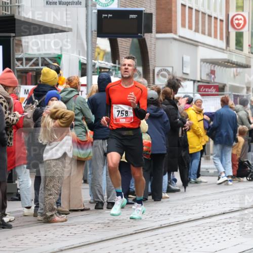 05.10.2025 - 20. swb-Marathon Bremen Strokosch-Dieckow http://msf.ph/oto/9293426 05.10.2025 12:45:46 Ziel 758, 1303, 1668, 2179, 758, 1303, 1668, 2179 meine-sportfotos.de