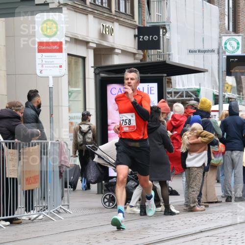 05.10.2025 - 20. swb-Marathon Bremen Strokosch-Dieckow http://msf.ph/oto/9293437 05.10.2025 12:45:47 Ziel 758, 1303, 1668, 758, 1303, 1668 meine-sportfotos.de