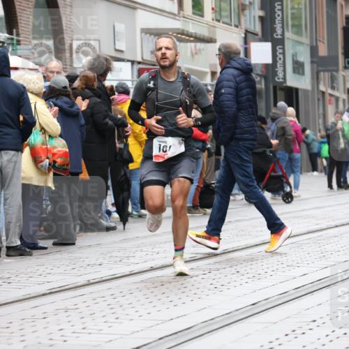 05.10.2025 - 20. swb-Marathon Bremen Strokosch-Dieckow http://msf.ph/oto/9293479 05.10.2025 12:45:52 Ziel 758, 1303, 1668, 758, 1303, 1668 meine-sportfotos.de