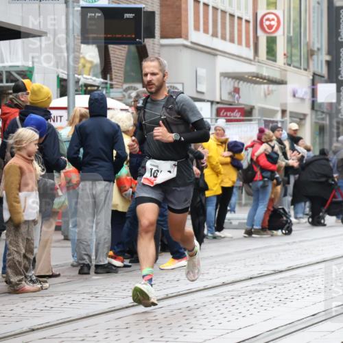 05.10.2025 - 20. swb-Marathon Bremen Strokosch-Dieckow http://msf.ph/oto/9293484 05.10.2025 12:45:53 Ziel 758, 1303, 1668, 758, 1303, 1668 meine-sportfotos.de