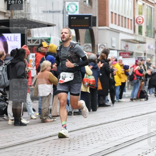 05.10.2025 - 20. swb-Marathon Bremen Strokosch-Dieckow http://msf.ph/oto/9293488 05.10.2025 12:45:54 Ziel 758, 1303, 1668, 758, 1303, 1668 meine-sportfotos.de