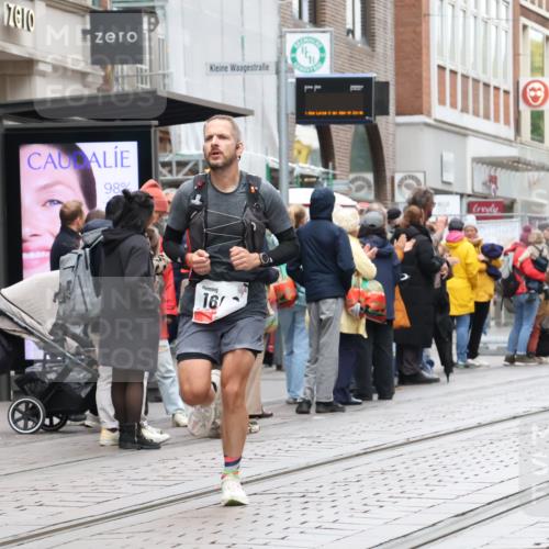 05.10.2025 - 20. swb-Marathon Bremen Strokosch-Dieckow http://msf.ph/oto/9293493 05.10.2025 12:45:54 Ziel 758, 1303, 1668, 758, 1303, 1668 meine-sportfotos.de