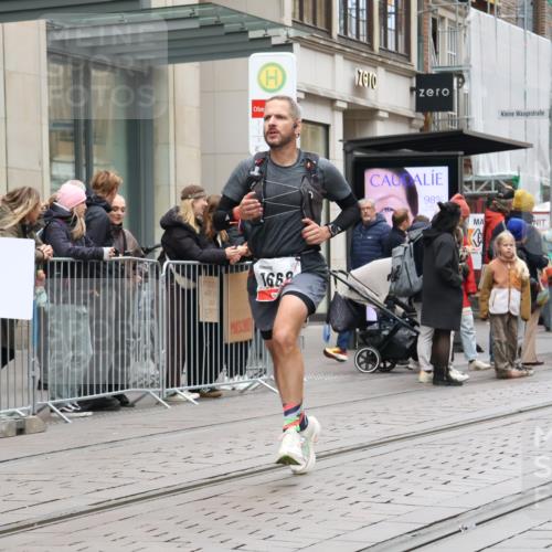 05.10.2025 - 20. swb-Marathon Bremen Strokosch-Dieckow http://msf.ph/oto/9293516 05.10.2025 12:45:55 Ziel 758, 1303, 1668, 2682, 758, 1303, 1668, 2682 meine-sportfotos.de
