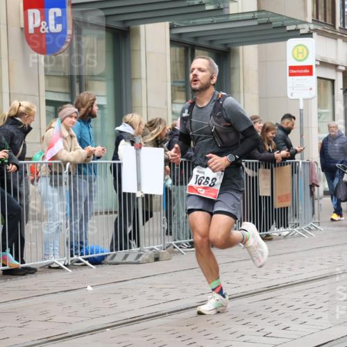 05.10.2025 - 20. swb-Marathon Bremen Strokosch-Dieckow http://msf.ph/oto/9293529 05.10.2025 12:45:56 Ziel 758, 1303, 1668, 2682, 758, 1303, 1668, 2682 meine-sportfotos.de