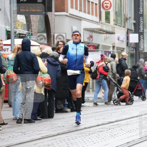 05.10.2025 - 20. swb-Marathon Bremen Strokosch-Dieckow http://msf.ph/oto/9293534 05.10.2025 12:45:57 Ziel 758, 1303, 1668, 2682, 758, 1303, 1668, 2682 meine-sportfotos.de