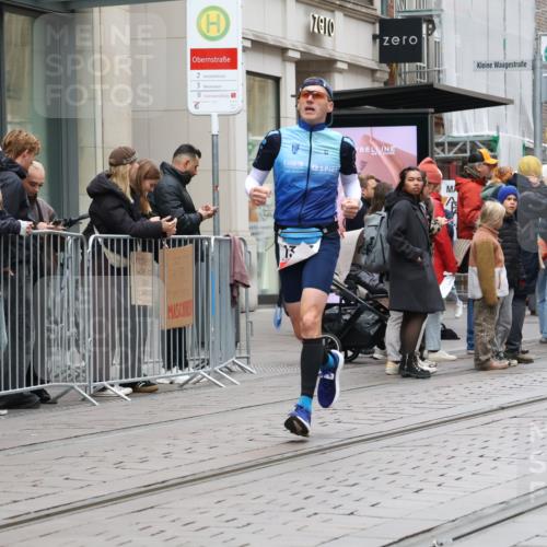 05.10.2025 - 20. swb-Marathon Bremen Strokosch-Dieckow http://msf.ph/oto/9293552 05.10.2025 12:46:00 Ziel 1303, 1668, 2682, 1303, 1668, 2682 meine-sportfotos.de
