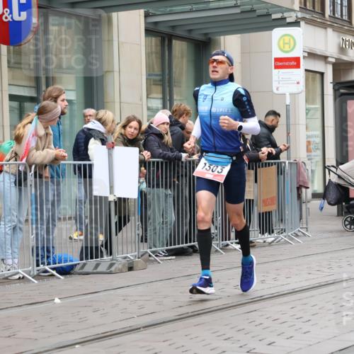 05.10.2025 - 20. swb-Marathon Bremen Strokosch-Dieckow http://msf.ph/oto/9293565 05.10.2025 12:46:01 Ziel 1303, 2682, 1303, 2682 meine-sportfotos.de