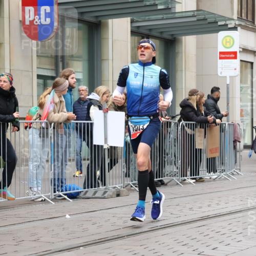 05.10.2025 - 20. swb-Marathon Bremen Strokosch-Dieckow http://msf.ph/oto/9293570 05.10.2025 12:46:02 Ziel 1303, 2682, 1303, 2682 meine-sportfotos.de