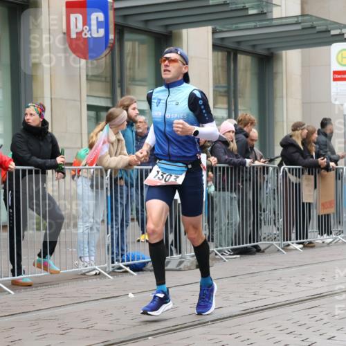 05.10.2025 - 20. swb-Marathon Bremen Strokosch-Dieckow http://msf.ph/oto/9293576 05.10.2025 12:46:02 Ziel 1303, 2682, 1303, 2682 meine-sportfotos.de