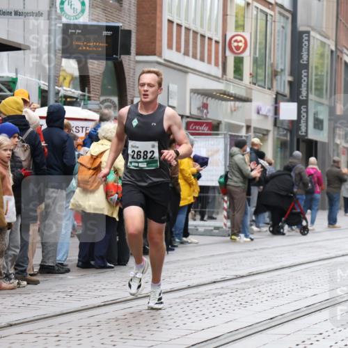 05.10.2025 - 20. swb-Marathon Bremen Strokosch-Dieckow http://msf.ph/oto/9293580 05.10.2025 12:46:17 Ziel 2682, 4251, 8582, 2682, 4251, 8582 meine-sportfotos.de