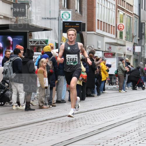 05.10.2025 - 20. swb-Marathon Bremen Strokosch-Dieckow http://msf.ph/oto/9293586 05.10.2025 12:46:17 Ziel 2682, 4251, 8582, 2682, 4251, 8582 meine-sportfotos.de