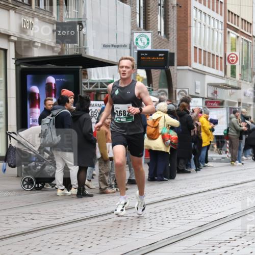 05.10.2025 - 20. swb-Marathon Bremen Strokosch-Dieckow http://msf.ph/oto/9293589 05.10.2025 12:46:17 Ziel 2682, 4251, 8582, 2682, 4251, 8582 meine-sportfotos.de