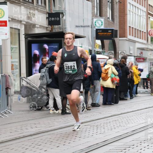 05.10.2025 - 20. swb-Marathon Bremen Strokosch-Dieckow http://msf.ph/oto/9293595 05.10.2025 12:46:18 Ziel 2682, 4251, 8582, 2682, 4251, 8582 meine-sportfotos.de