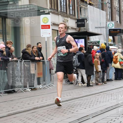 05.10.2025 - 20. swb-Marathon Bremen Strokosch-Dieckow http://msf.ph/oto/9293604 05.10.2025 12:46:18 Ziel 2682, 4251, 8582, 2682, 4251, 8582 meine-sportfotos.de