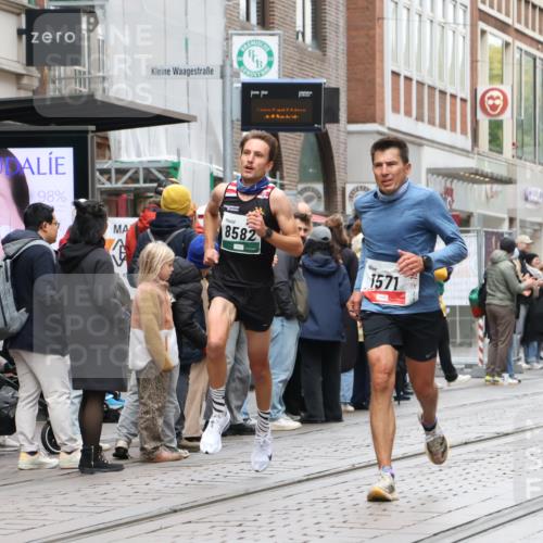 05.10.2025 - 20. swb-Marathon Bremen Strokosch-Dieckow http://msf.ph/oto/9293668 05.10.2025 12:46:38 Ziel 940, 1571, 6957, 8582, 940, 1571, 6957, 8582 meine-sportfotos.de