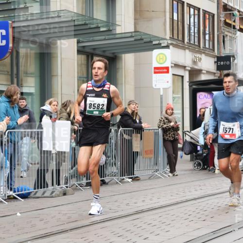 05.10.2025 - 20. swb-Marathon Bremen Strokosch-Dieckow http://msf.ph/oto/9293702 05.10.2025 12:46:40 Ziel 940, 1571, 6957, 7259, 8582, 940, 1571, 6957, 7259, 8582 meine-sportfotos.de