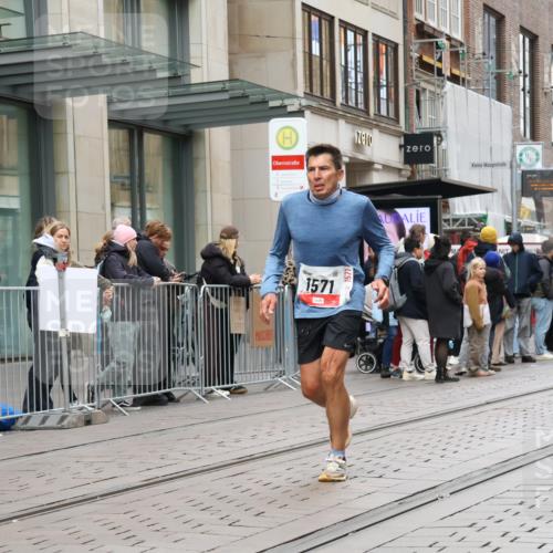 05.10.2025 - 20. swb-Marathon Bremen Strokosch-Dieckow http://msf.ph/oto/9293708 05.10.2025 12:46:40 Ziel 940, 1571, 6957, 7259, 8582, 940, 1571, 6957, 7259, 8582 meine-sportfotos.de