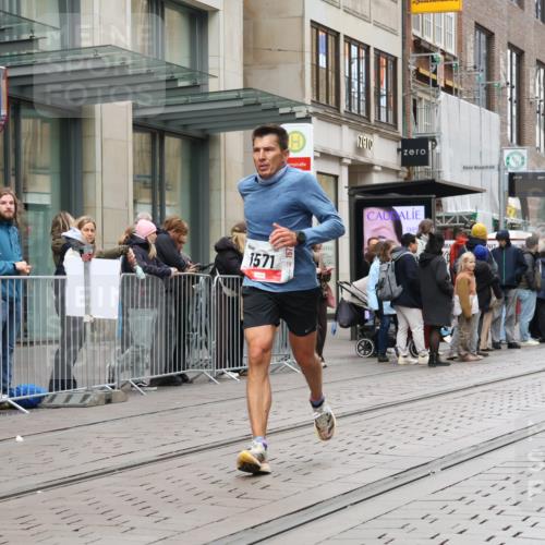 05.10.2025 - 20. swb-Marathon Bremen Strokosch-Dieckow http://msf.ph/oto/9293711 05.10.2025 12:46:41 Ziel 940, 1571, 6957, 7259, 8582, 940, 1571, 6957, 7259, 8582 meine-sportfotos.de