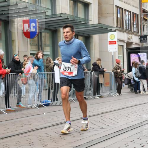 05.10.2025 - 20. swb-Marathon Bremen Strokosch-Dieckow http://msf.ph/oto/9293718 05.10.2025 12:46:41 Ziel 940, 1571, 6957, 7259, 8582, 940, 1571, 6957, 7259, 8582 meine-sportfotos.de