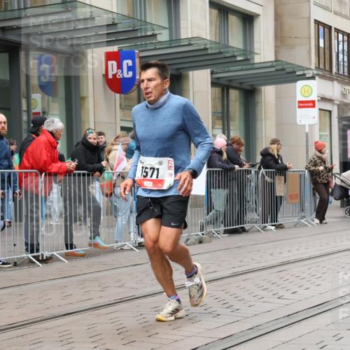 05.10.2025 - 20. swb-Marathon Bremen Strokosch-Dieckow http://msf.ph/oto/9293721 05.10.2025 12:46:42 Ziel 940, 1571, 6957, 7259, 8582, 940, 1571, 6957, 7259, 8582 meine-sportfotos.de