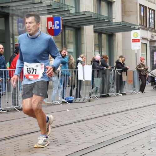 05.10.2025 - 20. swb-Marathon Bremen Strokosch-Dieckow http://msf.ph/oto/9293725 05.10.2025 12:46:42 Ziel 940, 1571, 6957, 7259, 8582, 940, 1571, 6957, 7259, 8582 meine-sportfotos.de