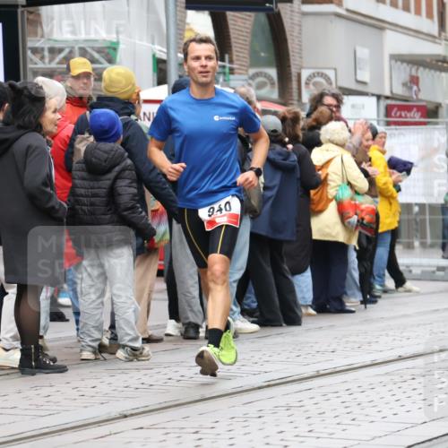 05.10.2025 - 20. swb-Marathon Bremen Strokosch-Dieckow http://msf.ph/oto/9293727 05.10.2025 12:46:47 Ziel 940, 1571, 6957, 7259, 940, 1571, 6957, 7259 meine-sportfotos.de