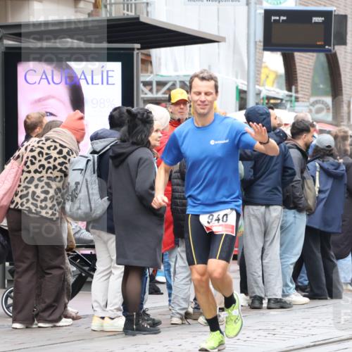 05.10.2025 - 20. swb-Marathon Bremen Strokosch-Dieckow http://msf.ph/oto/9293729 05.10.2025 12:46:48 Ziel 940, 1571, 6957, 7259, 940, 1571, 6957, 7259 meine-sportfotos.de