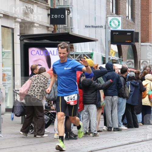 05.10.2025 - 20. swb-Marathon Bremen Strokosch-Dieckow http://msf.ph/oto/9293733 05.10.2025 12:46:48 Ziel 940, 1571, 6957, 7259, 940, 1571, 6957, 7259 meine-sportfotos.de