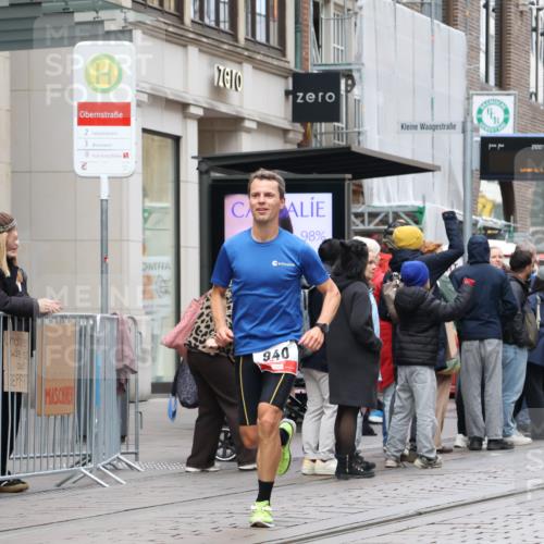 05.10.2025 - 20. swb-Marathon Bremen Strokosch-Dieckow http://msf.ph/oto/9293737 05.10.2025 12:46:49 Ziel 940, 999, 1571, 6957, 7259, 940, 999, 1571, 6957, 7259 meine-sportfotos.de