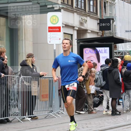 05.10.2025 - 20. swb-Marathon Bremen Strokosch-Dieckow http://msf.ph/oto/9293740 05.10.2025 12:46:49 Ziel 940, 999, 1571, 6957, 7259, 940, 999, 1571, 6957, 7259 meine-sportfotos.de