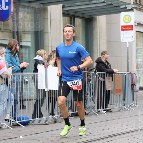 05.10.2025 - 20. swb-Marathon Bremen Strokosch-Dieckow http://msf.ph/oto/9293747 05.10.2025 12:46:50 Ziel 940, 999, 1571, 6957, 7259, 940, 999, 1571, 6957, 7259 meine-sportfotos.de