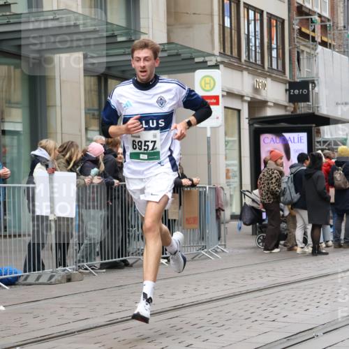 05.10.2025 - 20. swb-Marathon Bremen Strokosch-Dieckow http://msf.ph/oto/9293759 05.10.2025 12:46:52 Ziel 940, 999, 1700, 6957, 7259, 940, 999, 1700, 6957, 7259 meine-sportfotos.de