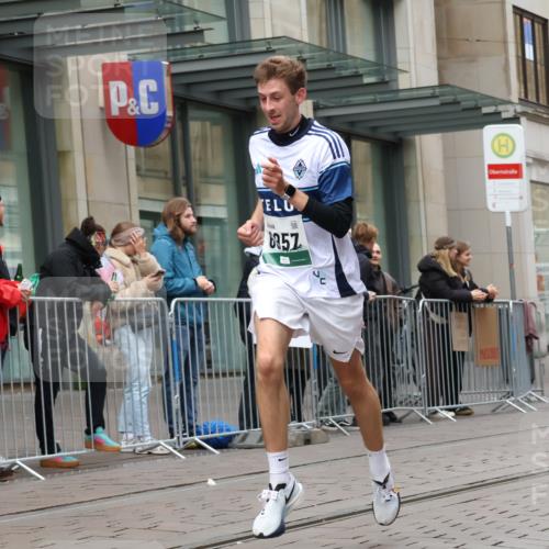 05.10.2025 - 20. swb-Marathon Bremen Strokosch-Dieckow http://msf.ph/oto/9293762 05.10.2025 12:46:53 Ziel 940, 999, 1700, 6957, 7259, 940, 999, 1700, 6957, 7259 meine-sportfotos.de