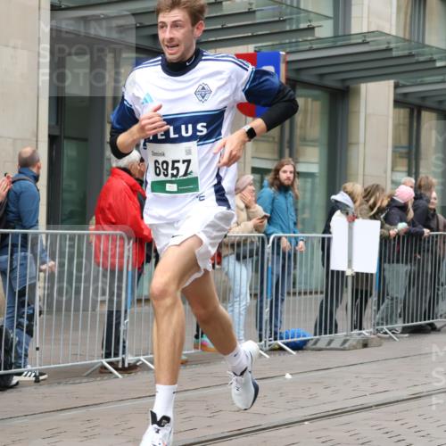 05.10.2025 - 20. swb-Marathon Bremen Strokosch-Dieckow http://msf.ph/oto/9293765 05.10.2025 12:46:53 Ziel 940, 999, 1700, 6957, 7259, 940, 999, 1700, 6957, 7259 meine-sportfotos.de