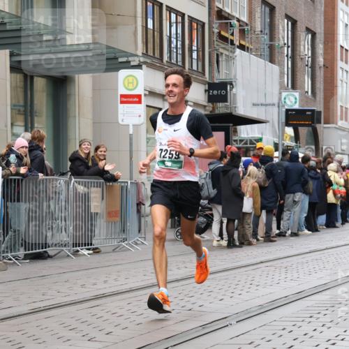 05.10.2025 - 20. swb-Marathon Bremen Strokosch-Dieckow http://msf.ph/oto/9293778 05.10.2025 12:47:01 Ziel 999, 1249, 1700, 7259, 9046, 999, 1249, 1700, 7259, 9046 meine-sportfotos.de