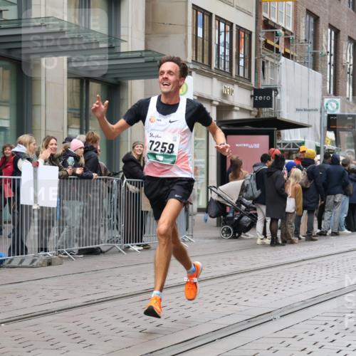 05.10.2025 - 20. swb-Marathon Bremen Strokosch-Dieckow http://msf.ph/oto/9293782 05.10.2025 12:47:02 Ziel 999, 1249, 1700, 7259, 9046, 999, 1249, 1700, 7259, 9046 meine-sportfotos.de