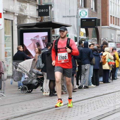05.10.2025 - 20. swb-Marathon Bremen Strokosch-Dieckow http://msf.ph/oto/9293791 05.10.2025 12:47:08 Ziel 999, 1249, 1688, 1700, 6984, 9046, 999, 1249, 1688, 1700, 6984, 9046 meine-sportfotos.de