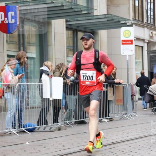 05.10.2025 - 20. swb-Marathon Bremen Strokosch-Dieckow http://msf.ph/oto/9293801 05.10.2025 12:47:10 Ziel 999, 1249, 1688, 1700, 6984, 9046, 999, 1249, 1688, 1700, 6984, 9046 meine-sportfotos.de