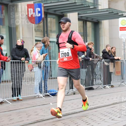 05.10.2025 - 20. swb-Marathon Bremen Strokosch-Dieckow http://msf.ph/oto/9293804 05.10.2025 12:47:10 Ziel 999, 1249, 1688, 1700, 6984, 9046, 999, 1249, 1688, 1700, 6984, 9046 meine-sportfotos.de